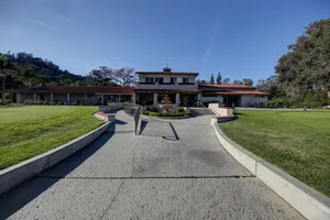 Spanish Style Club House &amp; Golf Course Photo 2