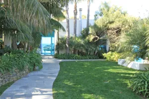 Modern Zuma Bluff Photo 3