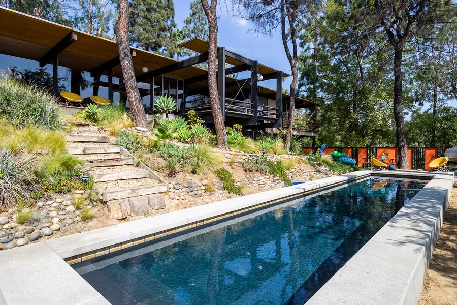 Warm Post and Beam Photo 1