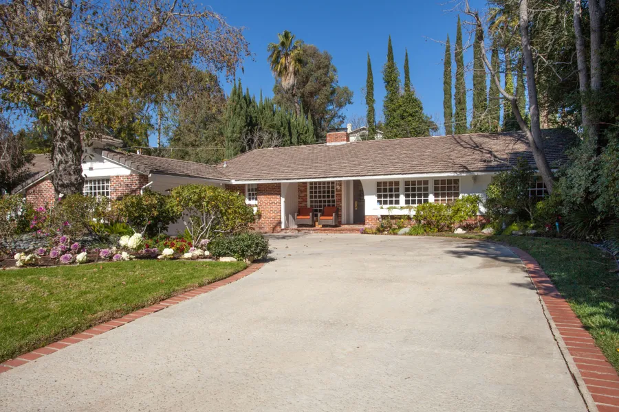 Simple Suburbia Photo 1