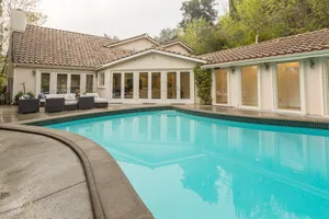 Mansion No.2010 Photo 2