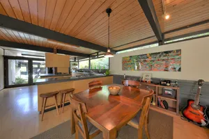 Secluded Modern Photo 2