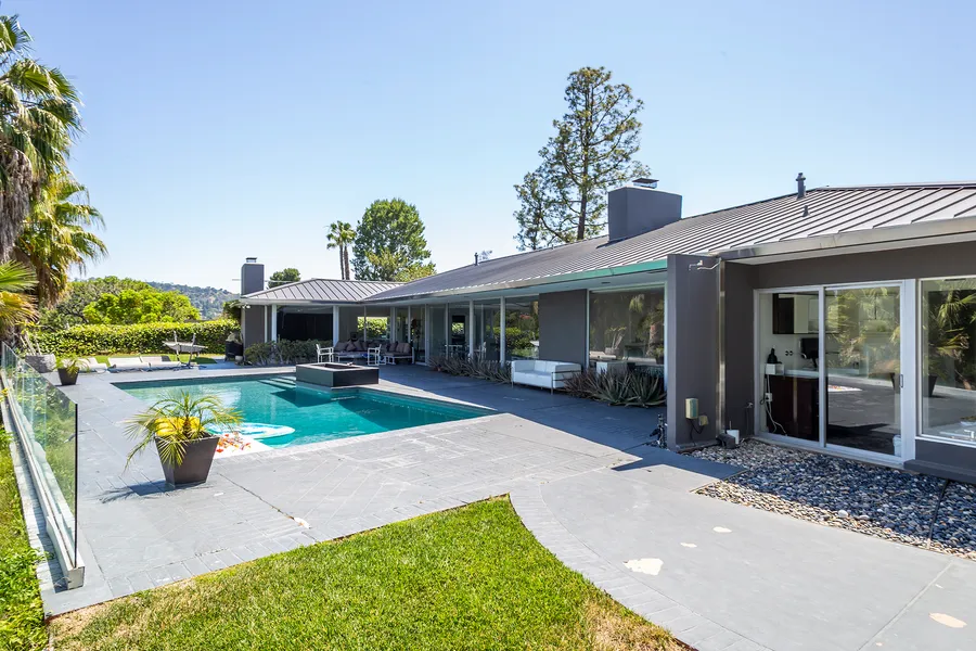 Valley Modern No.2410 Photo 1