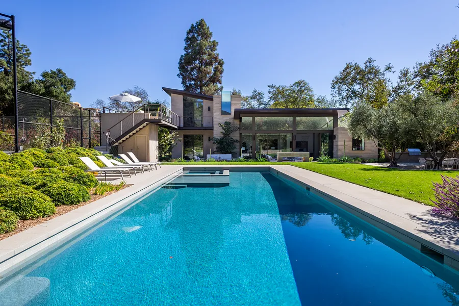 Brentwood Modern Photo 1