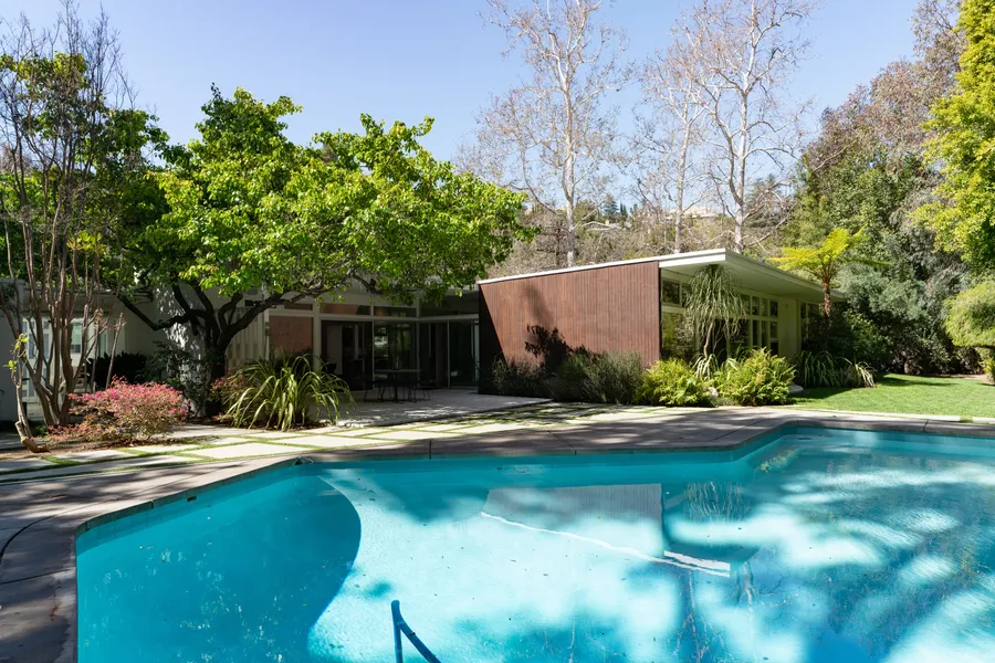 Mid-Century Modern Zen Photo 1