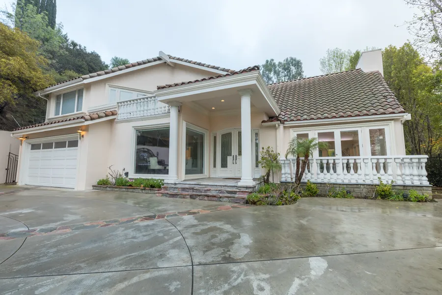 Mansion No.2010 Photo 1