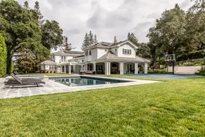 Contemporary Colonial Photo 4