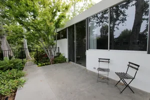 Minimalist Open Floor Modern Photo 4