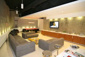 The Hollywood No.311 Photo 4