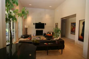 Modern Model Photo 2