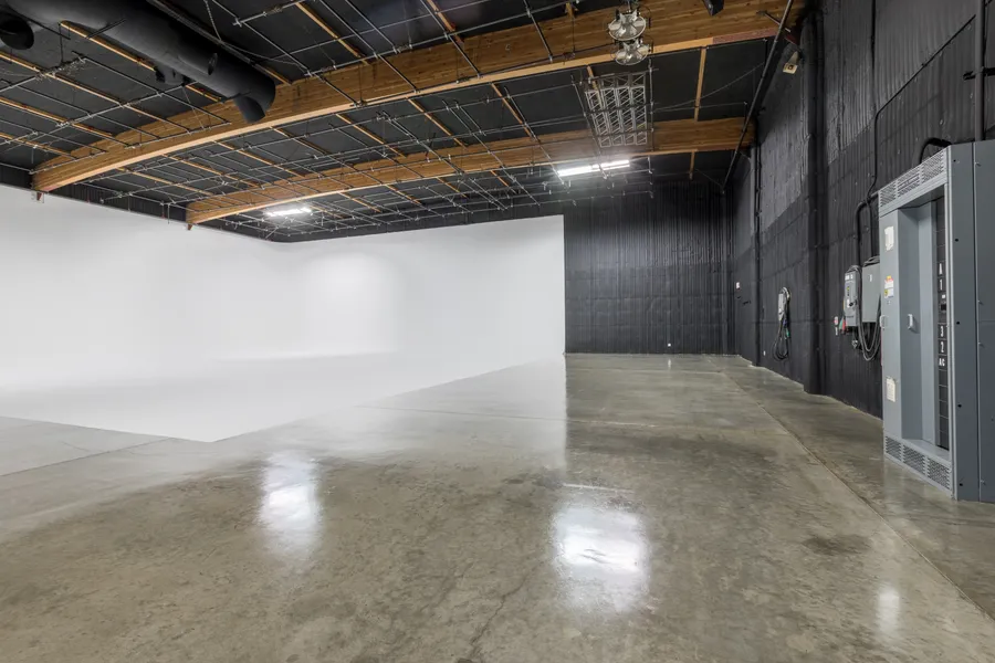 Large Studio Photo 1