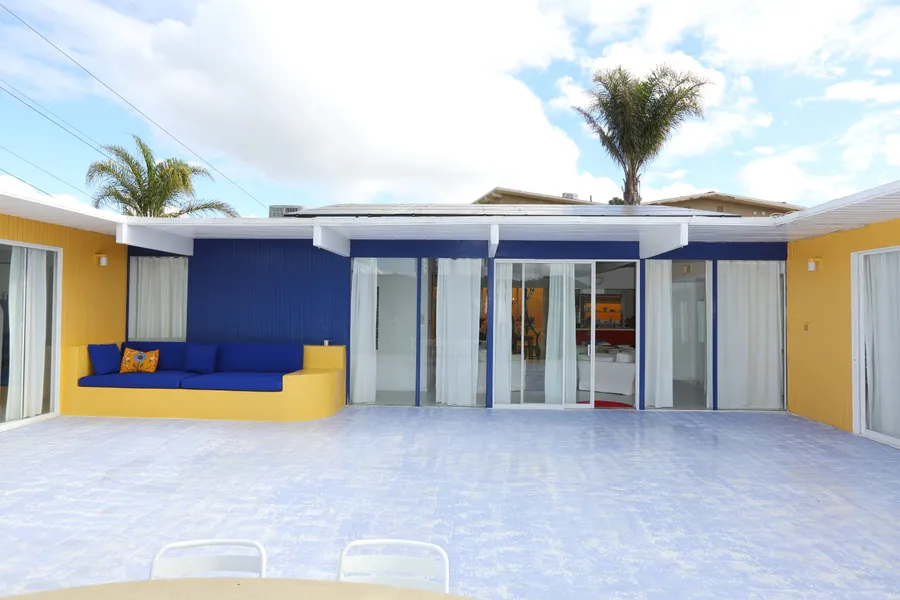 Bold &amp; Retro Vibes Photo 1