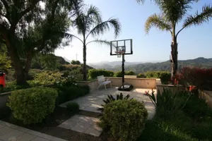 Hillside Memorabilia Modern Photo 3