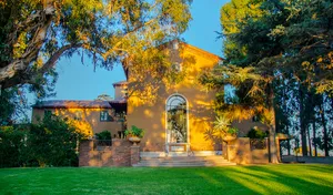 Silverlake Mansion Photo 4