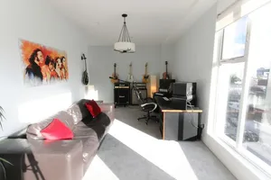 The Hollywood No.409 Photo 4