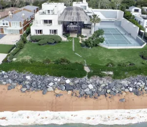 Gehry Beach House Photo 2