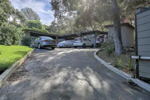 Secluded Modern Photo 4