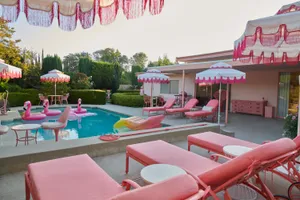 Vintage Pink Hollywood Regency Home Photo 2
