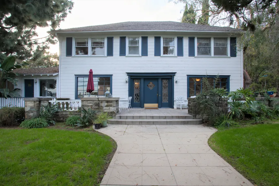 Life Moves Pretty Fast Photo 1