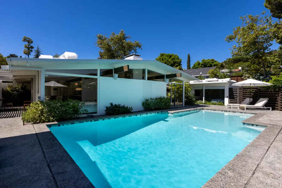 Mid Century Modern No.7 Photo 1