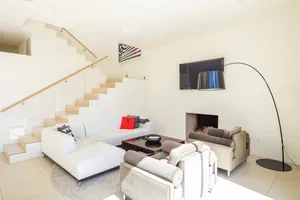 Open Air Modern Photo 3