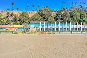 Sand &amp; Sea Photo 3