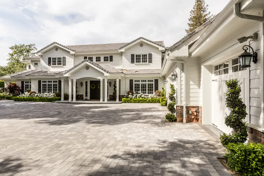 Contemporary Colonial Photo 1