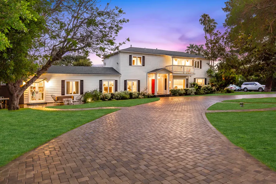 Modern Americana Photo 1