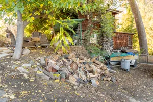 Rustic Lake House Photo 4