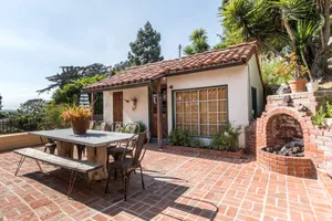 California Hideaway in the Heart of the Hollywood Photo 2