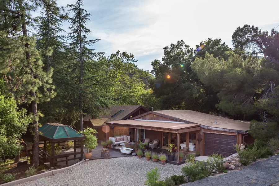 Streamside Redrock Cabin Photo 1