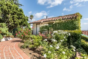 California Hideaway in the Heart of the Hollywood Photo 3