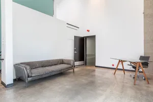 Large Studio Photo 3