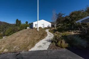 Rad Pool House Photo 3