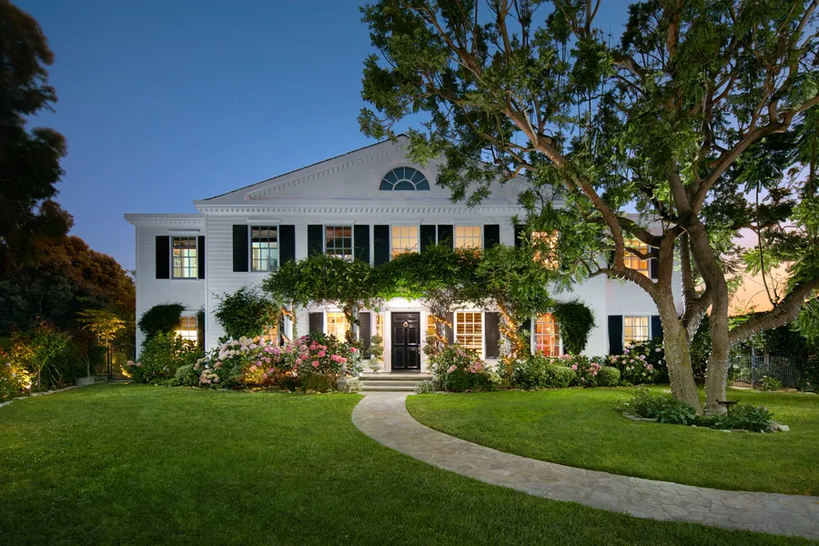 Classic Elegance Photo 1