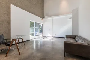 Large Studio Photo 2