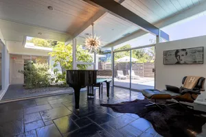 Mid Century Modern No.7 Photo 2