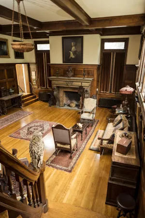 Alabaster Manor Photo 4