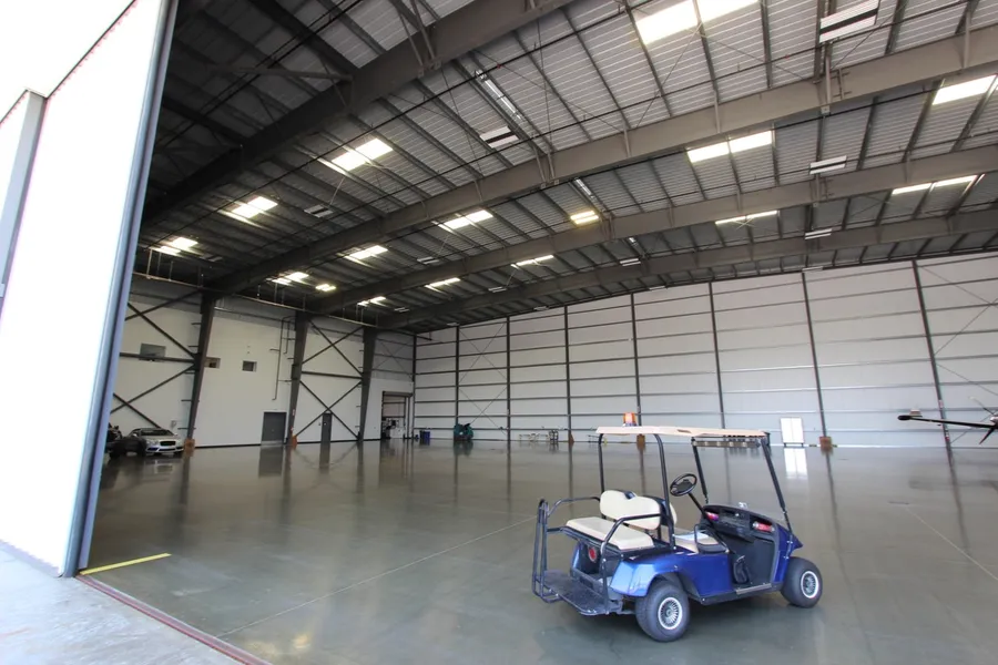 Hangar No.10 Photo 1