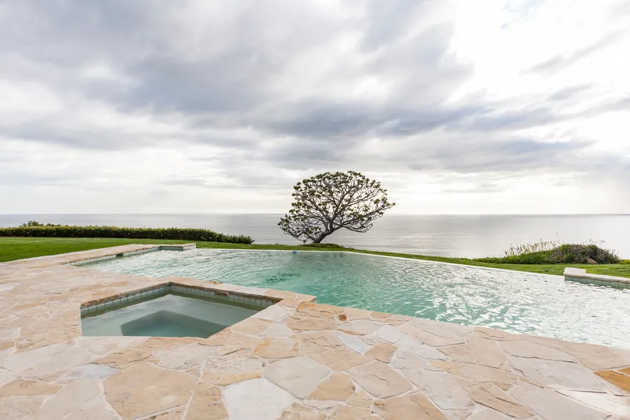 New California 7 Photo 1