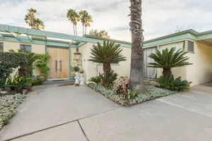 Glitz &amp; Glamour Photo 2