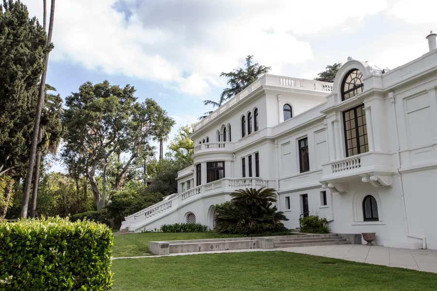 Alabaster Manor Photo 1