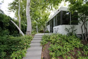 Minimalist Open Floor Modern Photo 2