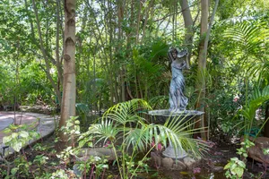 Garden Paradise Photo 3