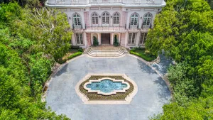 Le Chateau Rose Photo 4