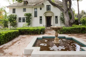 Alabaster Manor Photo 3