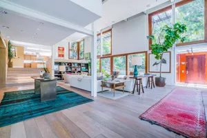 Monroe Modern Photo 3