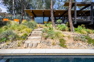 Warm Post and Beam Photo 3