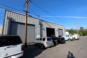 Muscle Car Garage Photo 3