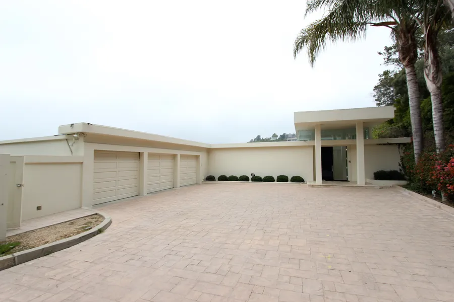 Modern Open Air with Panoramic View Photo 1